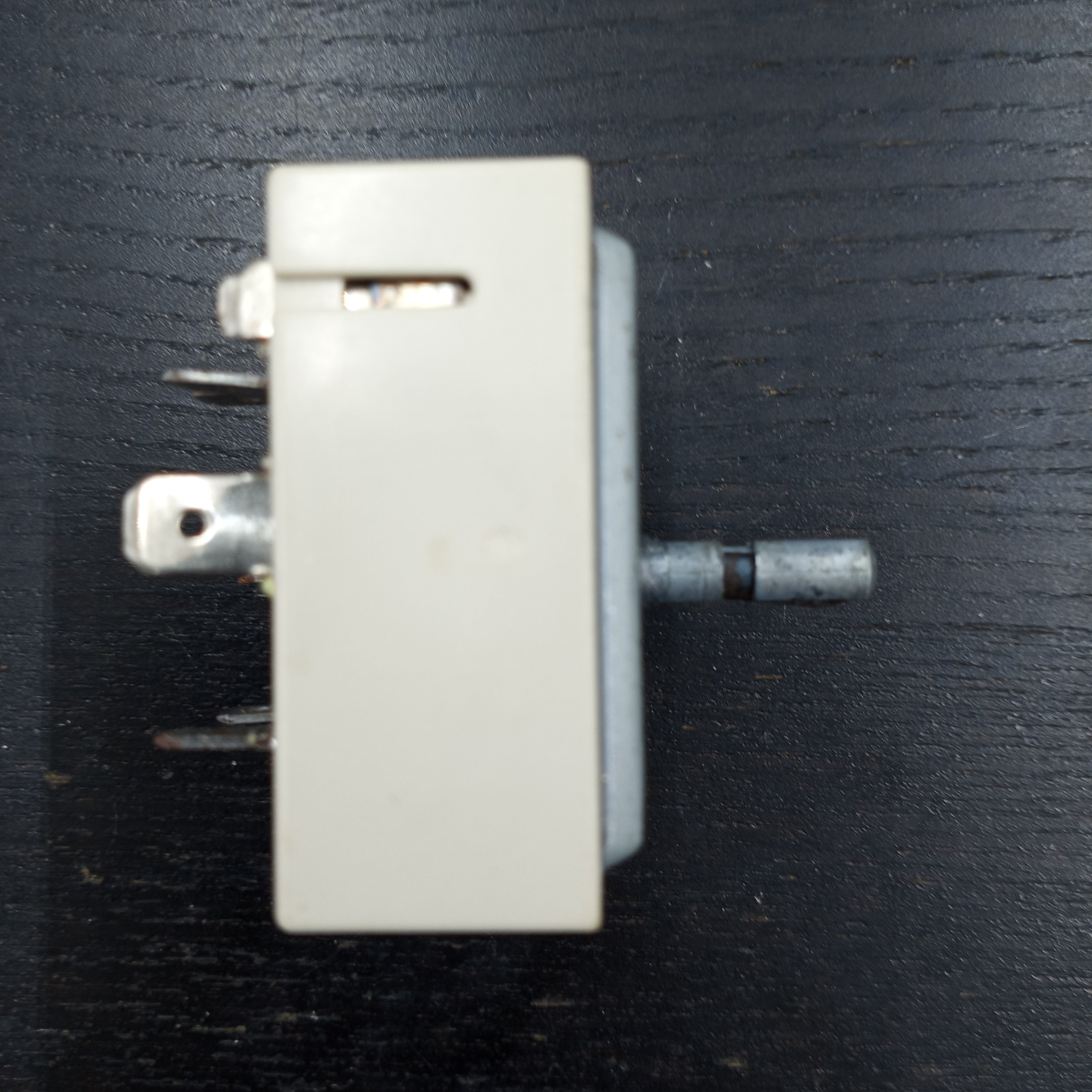 GE Stove Surface Element Control Switch WB24T10119 (5059079042) GE Stove Surface Element Control Switch WB24T10119 (5059079042)